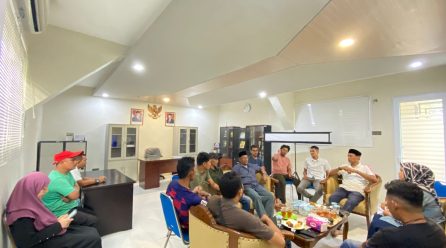 Rapat Panitia 17 Agustusan di Aula Kantor Keuchik