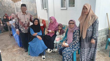 Keuchik Bersama Aparatur Kantor Keuchik Menghadiri Maulid di Lampoh Soh